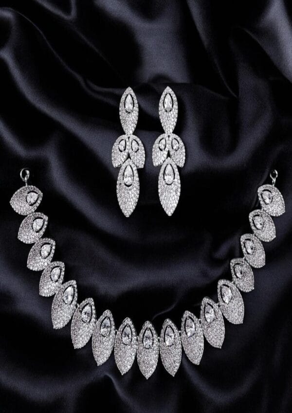 Dazzling Leaf Necklace Set
