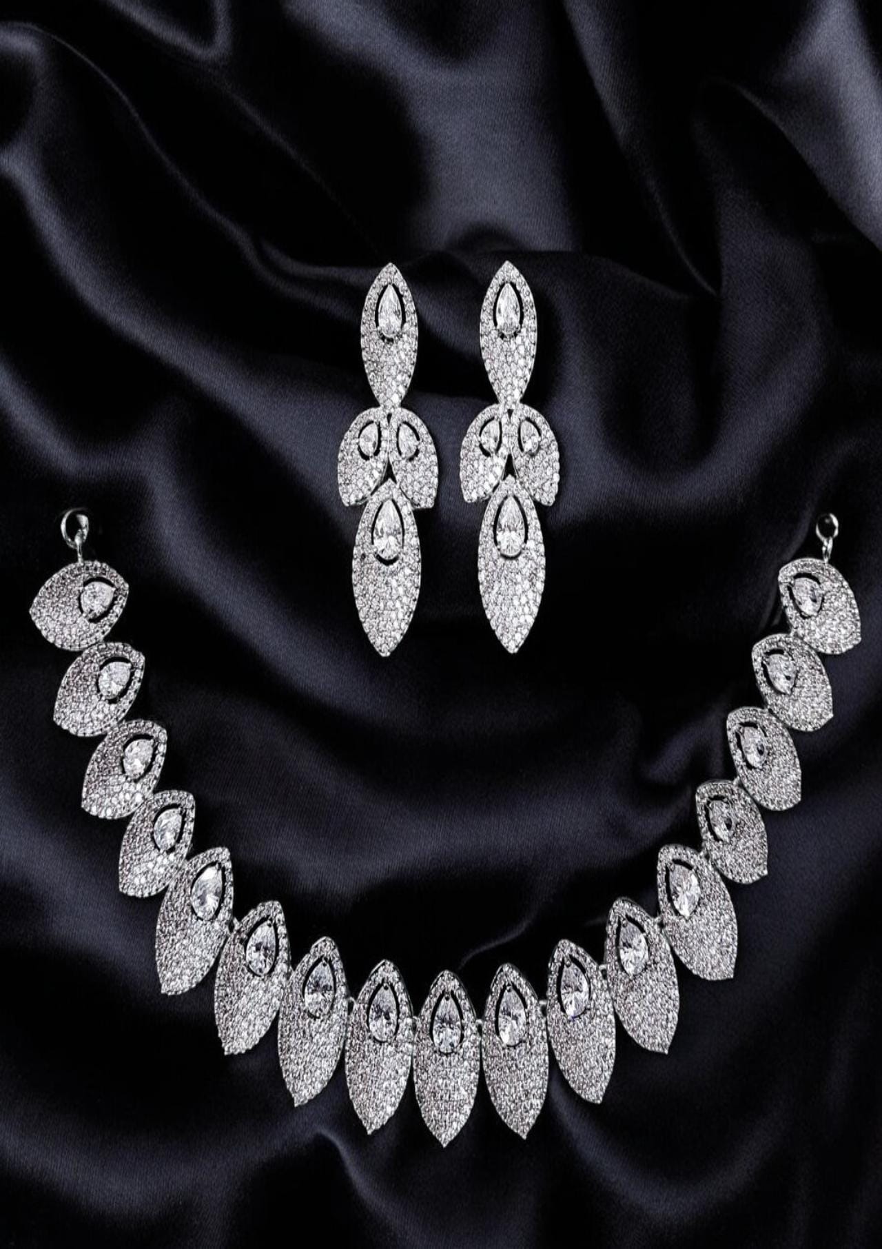 Dazzling Leafs Necklace Set