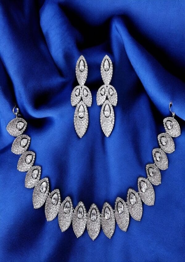 Dazzling Leaf Necklace Set