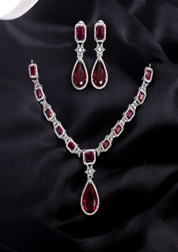 Red Rose Harmony Necklace Set