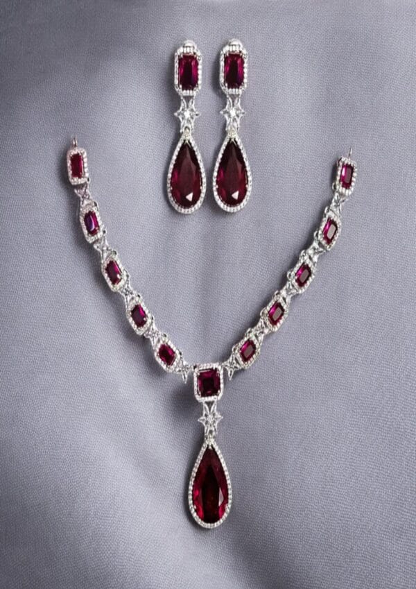 Red Rose Harmony Necklace Set